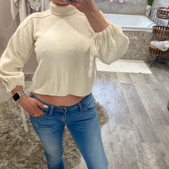 BCBGMaxAzria Tops - BCBGMAXAZRIA OVERSIZED TURTLE WOOL BLEND PULLOVER SWEATER GARDENIA